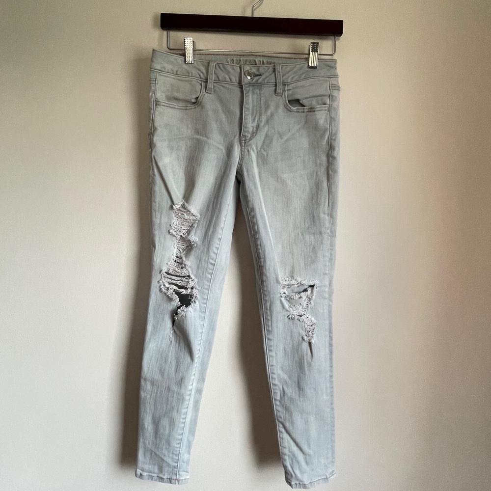 American Eagle distressed light wash super stretch X size 8 short jeggings